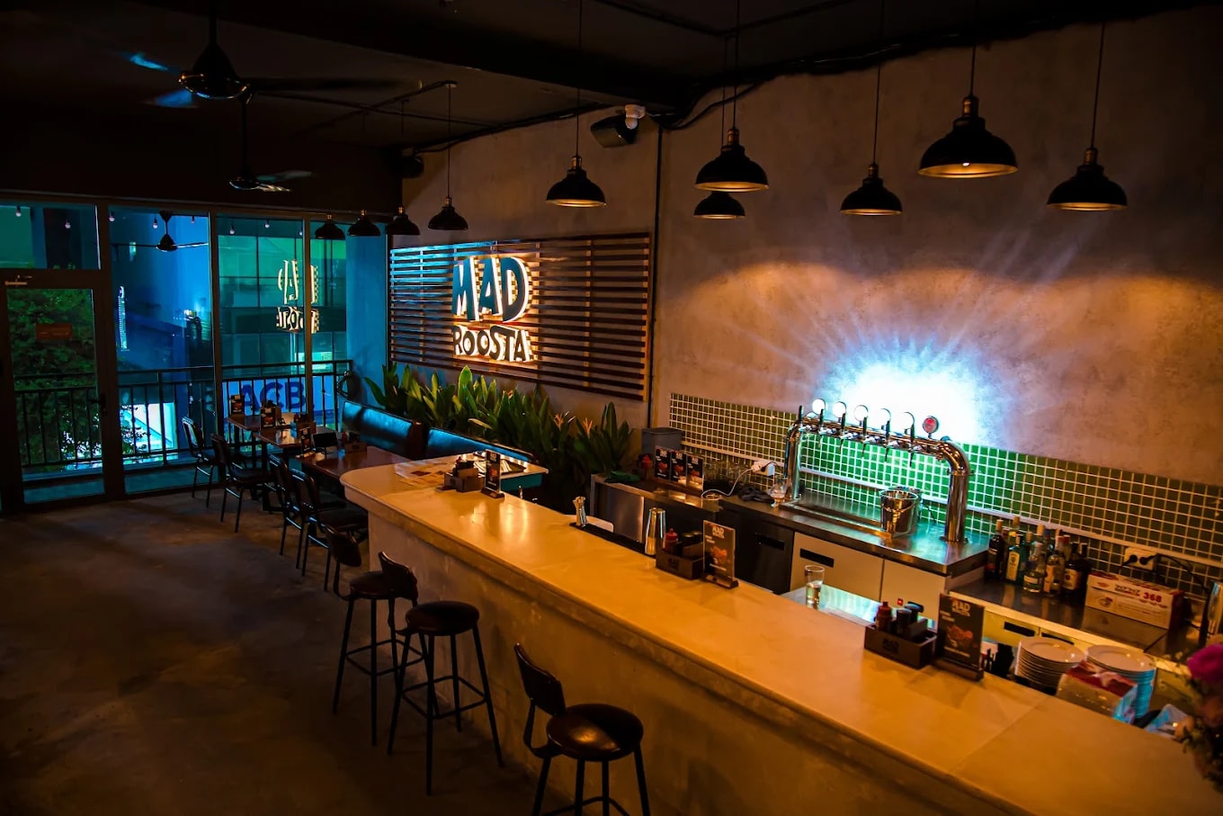 MAD ROOSTA offers a romantic ambiance and a spacious, modern setting